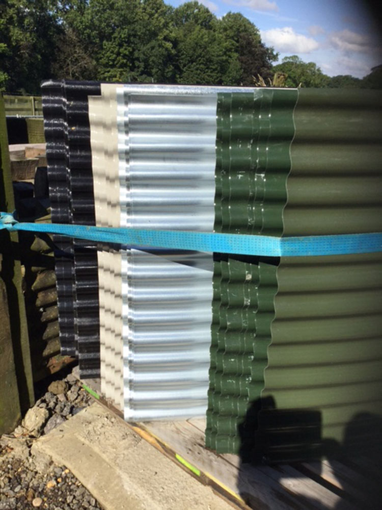 Curved corrugated roofing sheet for shepherd hut